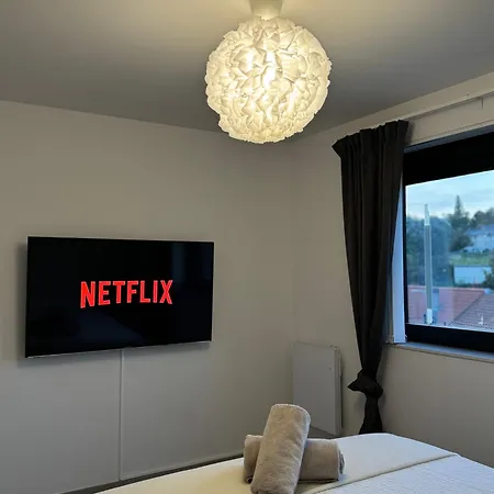 Liege Luxe & Jacuzzi Sous Les Etoiles Lägenhet